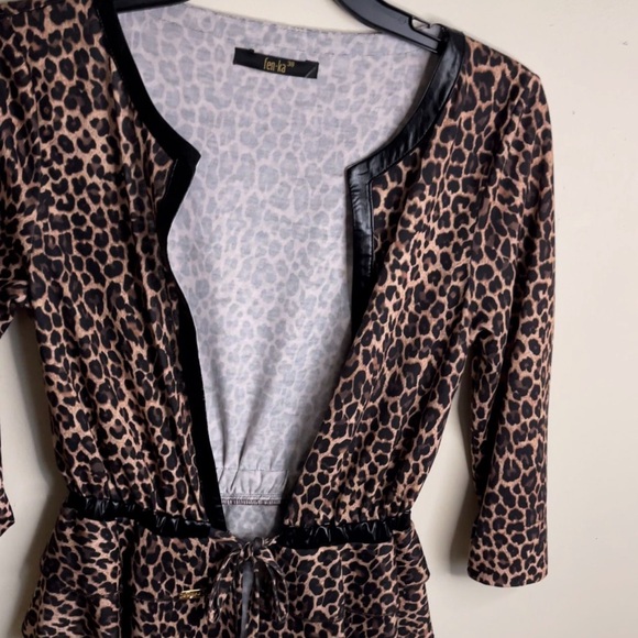 Chic Leopard Print Blouse with Black Trim - Picture 2 of 8